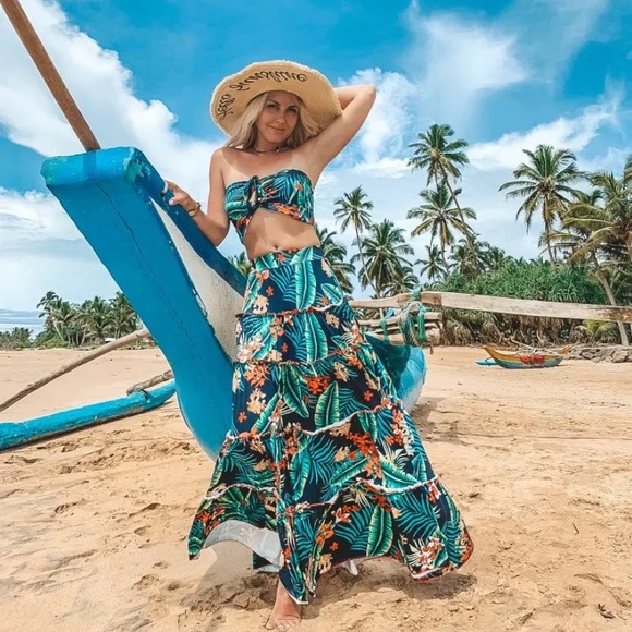 2 Piece Bandeau Top and Skirt Set - Picture 3 of 8